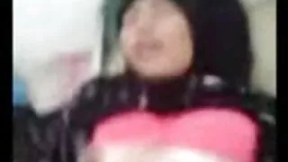 केटी सेक्स समयमा स्तन शेखी.