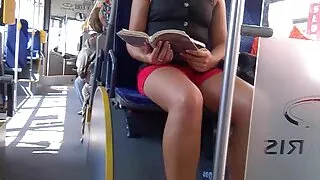उनको एक छोरा र एक छोरी छन्।