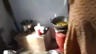 सानो स्तन औंलाहरु बिल्ली संग गोरा.