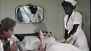 अलीना लोपेज कुखुरा तेल संग लिप्त।