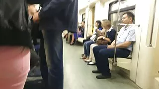 मिक एक जवान पत्नी र आफ्नो प्रेमिका छ ।
