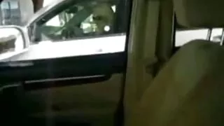त्यसपछि उनी सेतो सोफामा गइन्।